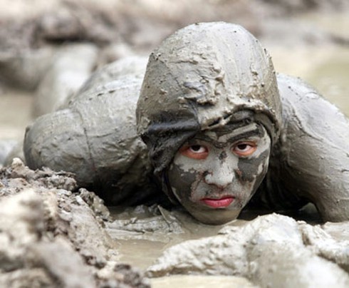 'Đột kích' doanh trại đặc công miền Tây