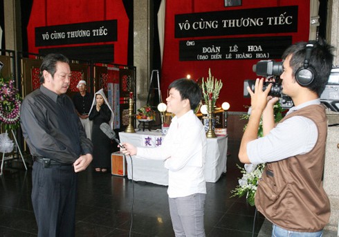 Đông đảo nghệ sĩ tiễn đưa đạo diễn Lê Hoàng Hoa