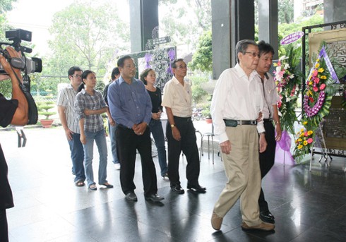 Đông đảo nghệ sĩ tiễn đưa đạo diễn Lê Hoàng Hoa