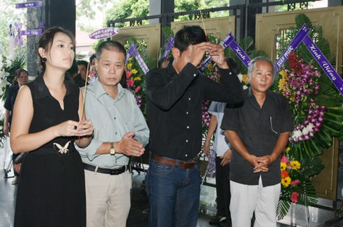 Đông đảo nghệ sĩ tiễn đưa đạo diễn Lê Hoàng Hoa
