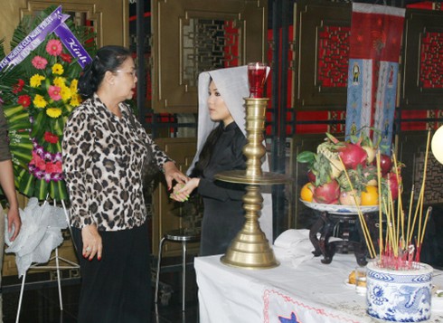 Đông đảo nghệ sĩ tiễn đưa đạo diễn Lê Hoàng Hoa
