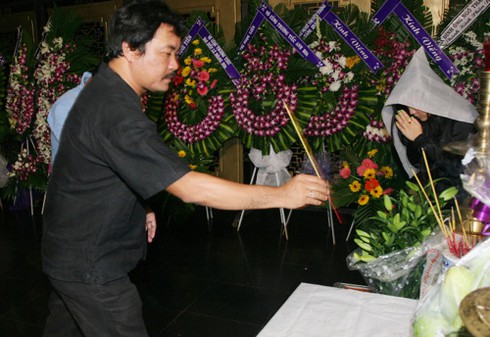 Đông đảo nghệ sĩ tiễn đưa đạo diễn Lê Hoàng Hoa