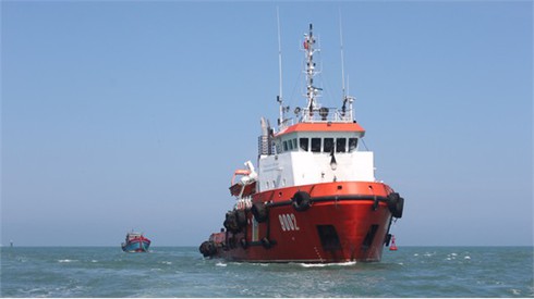 Cưỡi sóng giúp ngư dân