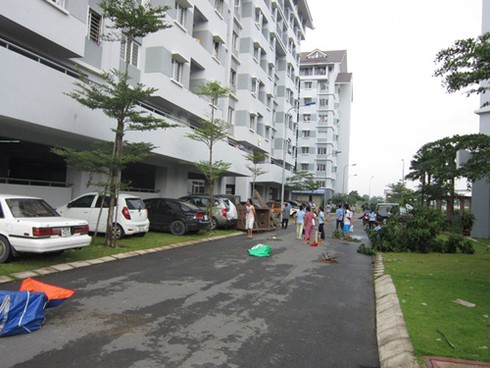 TP.HCM: Lốc xoáy bất ngờ lúc rạng sáng