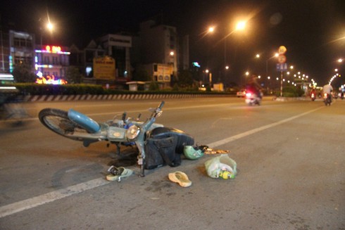 Liên tiếp tai nạn trên cùng đường, 5 người nhập viện.