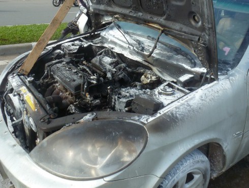 Ô tô Lifan bốc cháy trong đêm