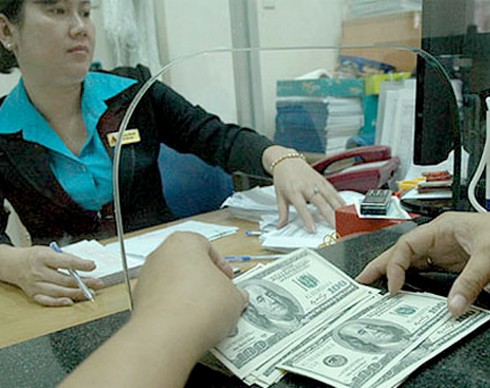 Cho vốn ngoại vào giải quyết nợ xấu?