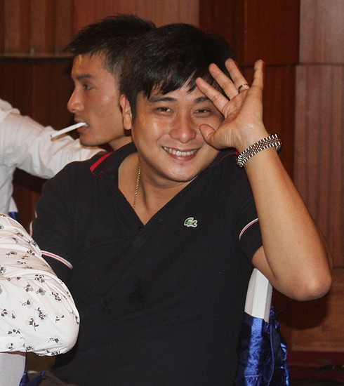 Tuấn Tú rạng ngời hạnh phúc trong ngày cưới