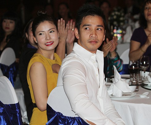 Tuấn Tú rạng ngời hạnh phúc trong ngày cưới