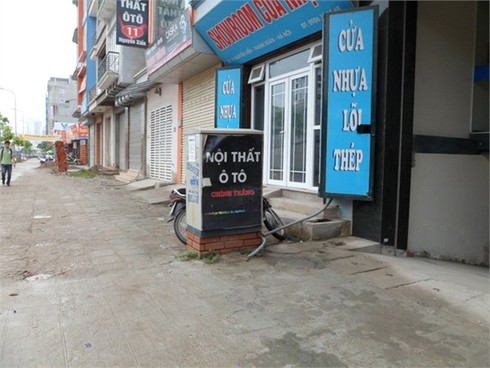 Dân Hà Nội làm thơ phản đối lắp trụ điện xấu xí trước ngõ