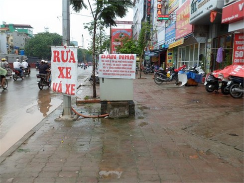 Dân Hà Nội làm thơ phản đối lắp trụ điện xấu xí trước ngõ