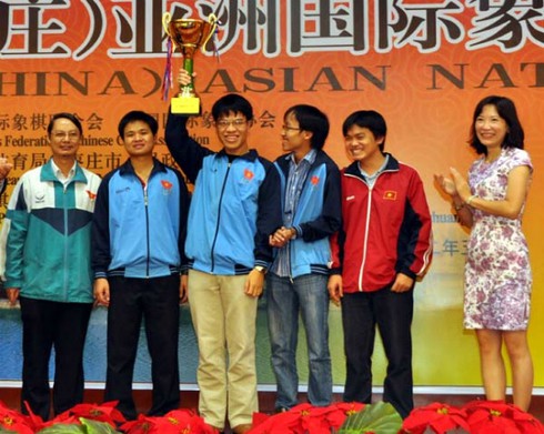 Cờ vua Việt Nam binh hùng tướng mạnh dự giải Olympiad