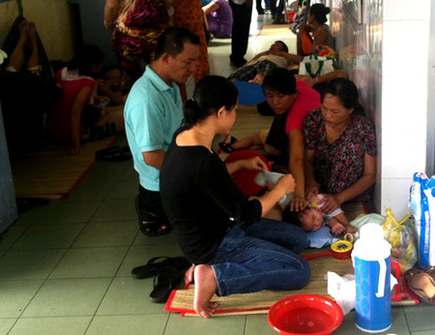 Sốt xuất huyết, tay chân miệng tăng mạnh trước mùa tựu trường