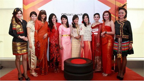 AirAsia xin lỗi vì gây nhầm lẫn về xường xám