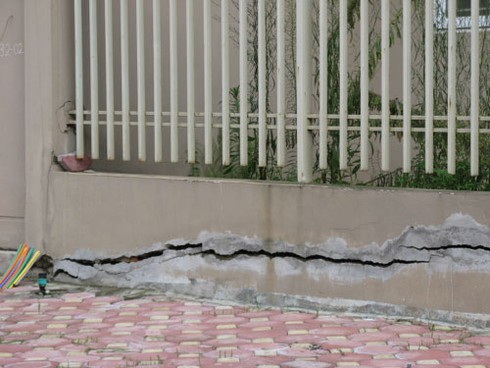 Loạt nhà triệu đô khu Văn Phú sụt lún, dọa sập