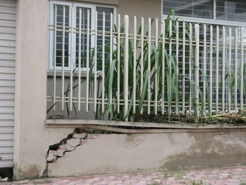 Loạt nhà triệu đô khu Văn Phú sụt lún, dọa sập