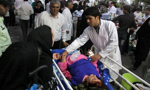 Iran: 180 người chết, 1300 người bị thương vì động đất