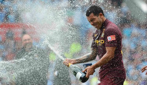 Man City tha thứ cho ‘gã du đãng’ Carlos Tevez