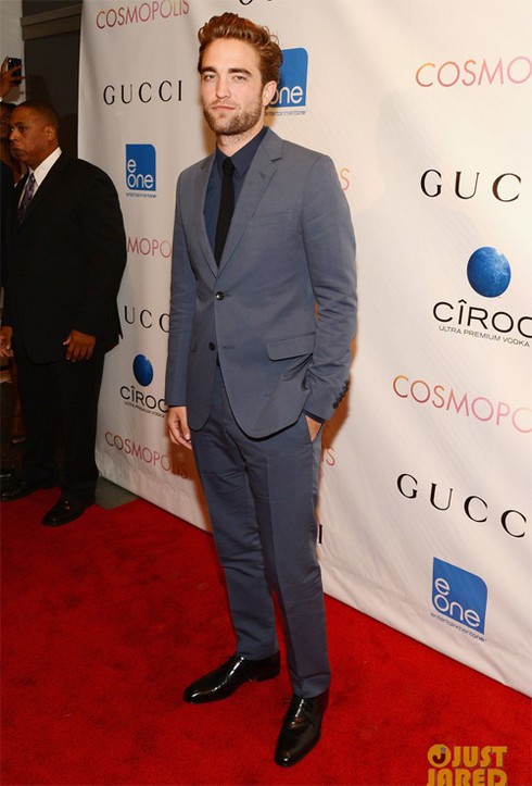 Robert Pattinson xuất hiện lần đầu sau scandal bị cắm sừng