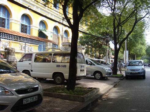 Kiến nghị tăng phí đậu ô tô lên gấp đôi