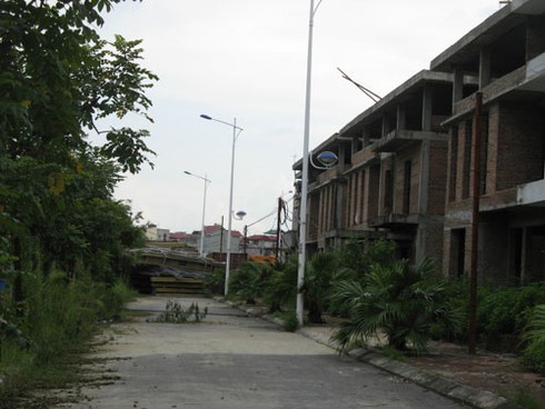 Sống cô lập trong khu đô thị mới Văn Khê