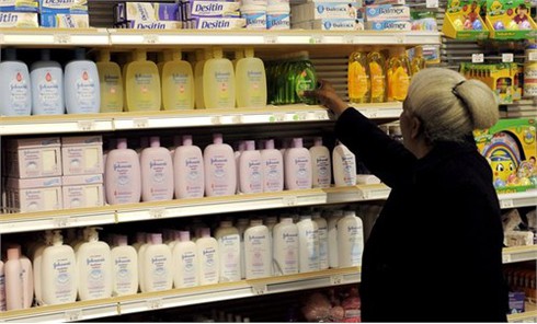 Johnson & Johnson tuyên bố loại bỏ hóa chất độc hại khỏi sản phẩm