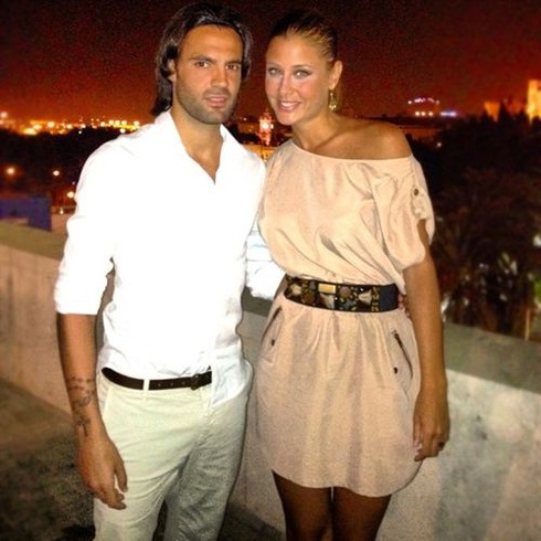 Bồ cũ Sergio Ramos 'giật' chồng bạn thân