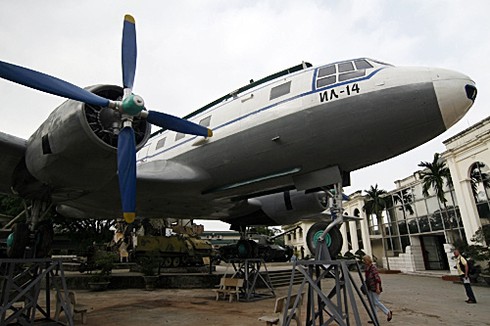 Chuyên cơ chở Bác Hồ mở đón khách tham quan