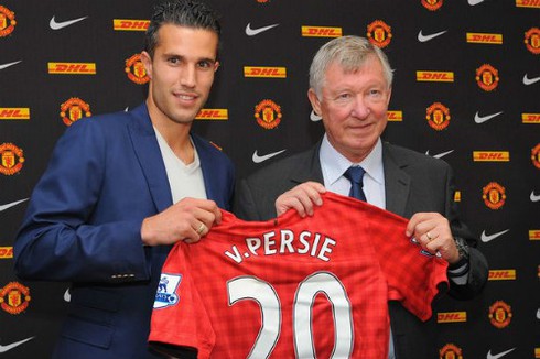 Van Persie chính thức ra mắt MU