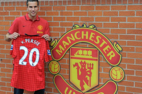 Van Persie chính thức ra mắt MU