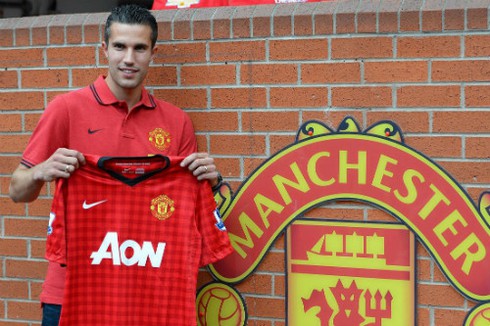 Van Persie chính thức ra mắt MU