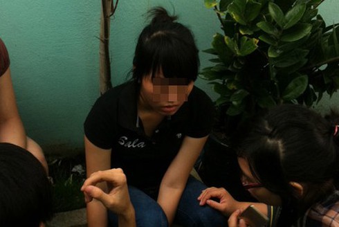 Căng thẳng cuộc giải cứu nữ sinh bị người yêu dọa giết