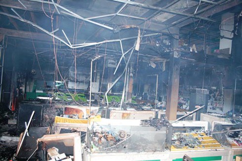 Cháy lớn tại siêu thị máy tính, thiệt hại hàng tỷ đồng