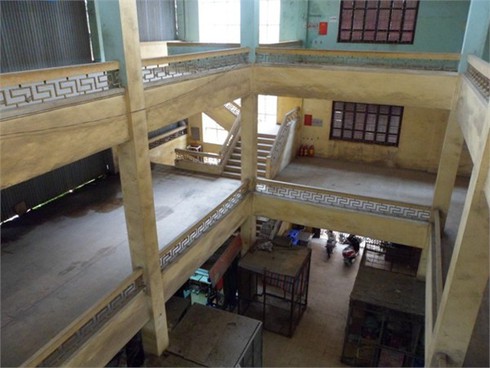 Chợ khang trang giữa Thủ đô chỉ dùng để... giữ xe máy