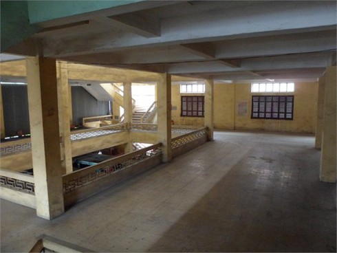 Chợ khang trang giữa Thủ đô chỉ dùng để... giữ xe máy