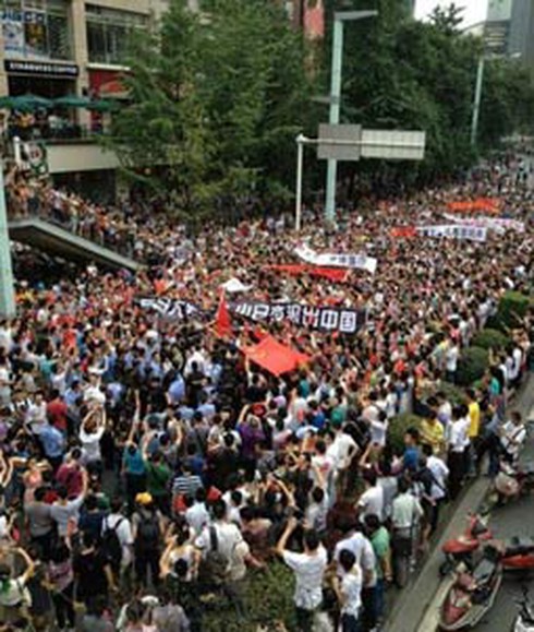 Trung Quốc, Hồng Kông cùng biểu tình phản đối Nhật Bản