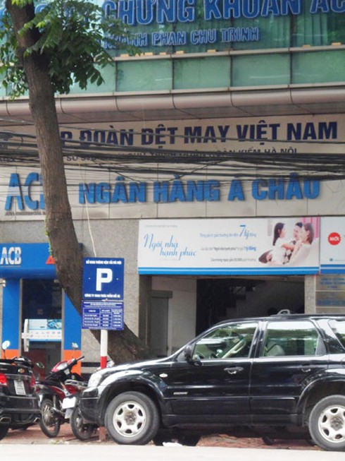 Bầu Kiên bị