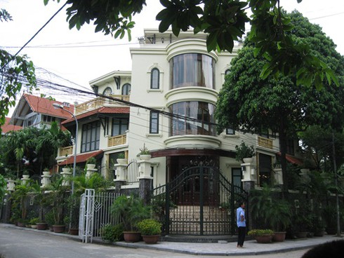 Hàng xóm không biết `bầu Kiên` là ai cho tới khi bị bắt