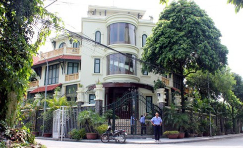 Bắt bầu Kiên: Thị trường tài chính dính cú sốc `tháng cô hồn`