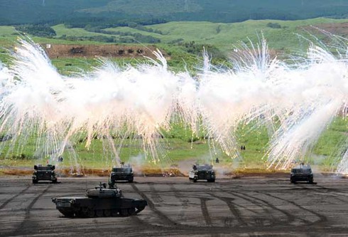 Nhật Bản tập trận lực lượng lớn với vũ khí hạng nặng