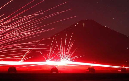 Nhật Bản tập trận lực lượng lớn với vũ khí hạng nặng