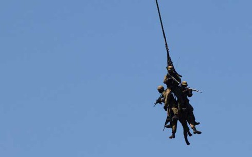 Nhật Bản tập trận lực lượng lớn với vũ khí hạng nặng