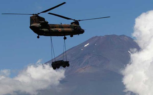 Nhật Bản tập trận lực lượng lớn với vũ khí hạng nặng