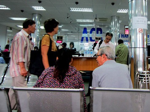 ACB trấn an khách không rút tiền trước hạn