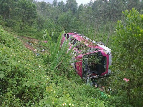 3 người chết, 35 người bị thương vụ lật xe đi cầu siêu