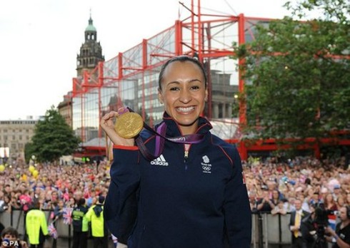 Nước Anh tranh cãi vì phong tước cho ‘người hùng’ Olympic