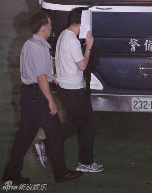 Thiếu gia xâm hại 60 nghệ sĩ ra đầu thú