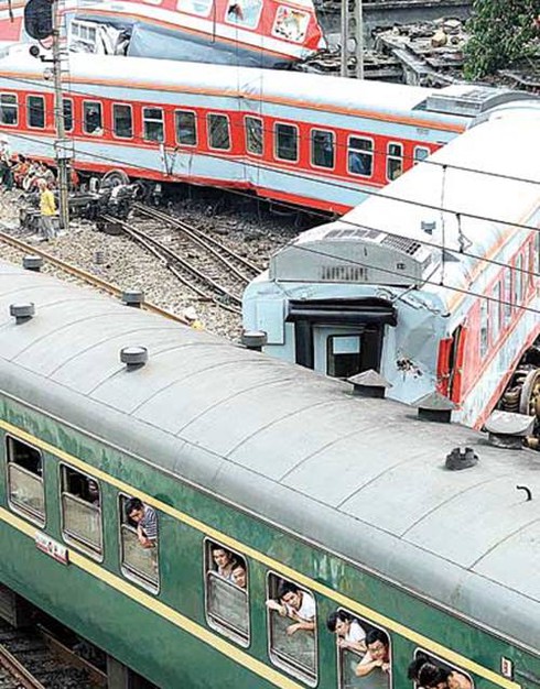 2 tàu Trung Quốc đâm nhau