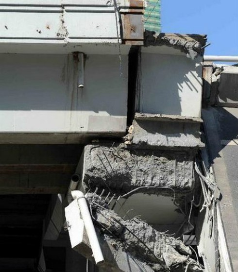 Hình ảnh vụ sập cầu kinh hoàng ở Trung Quốc