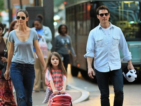 Katie được chu cấp 100 tỷ đồng để nuôi Suri tới 18 tuổi